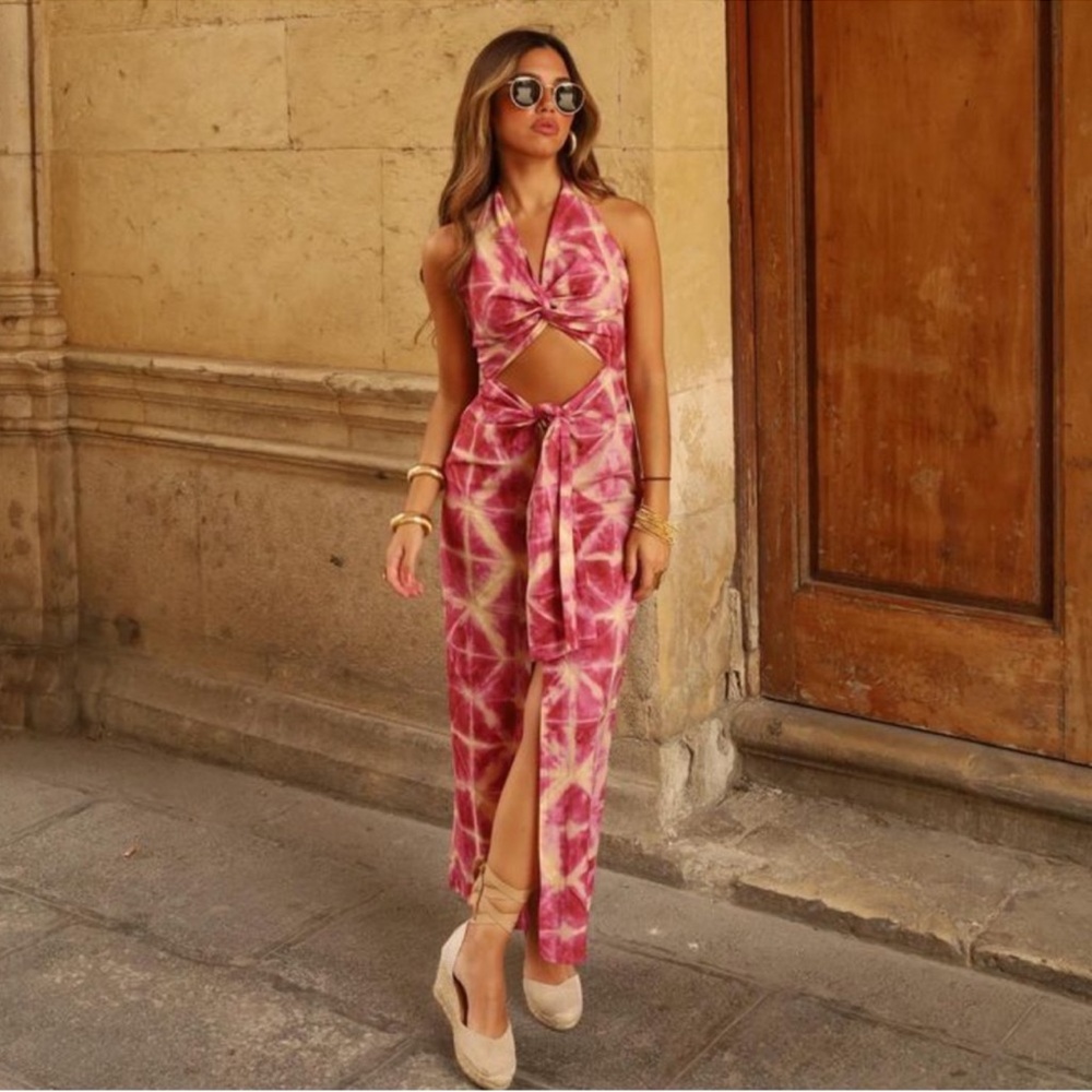 Zara Bloggers favorite pink tie dye cutout dress